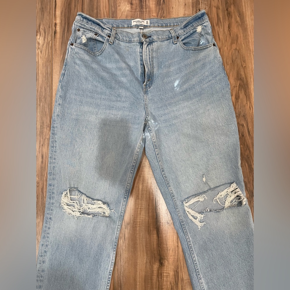 Abercrombie and Fitch Curve Love Ultra High Rise 90’s Straight Jean 33 Short